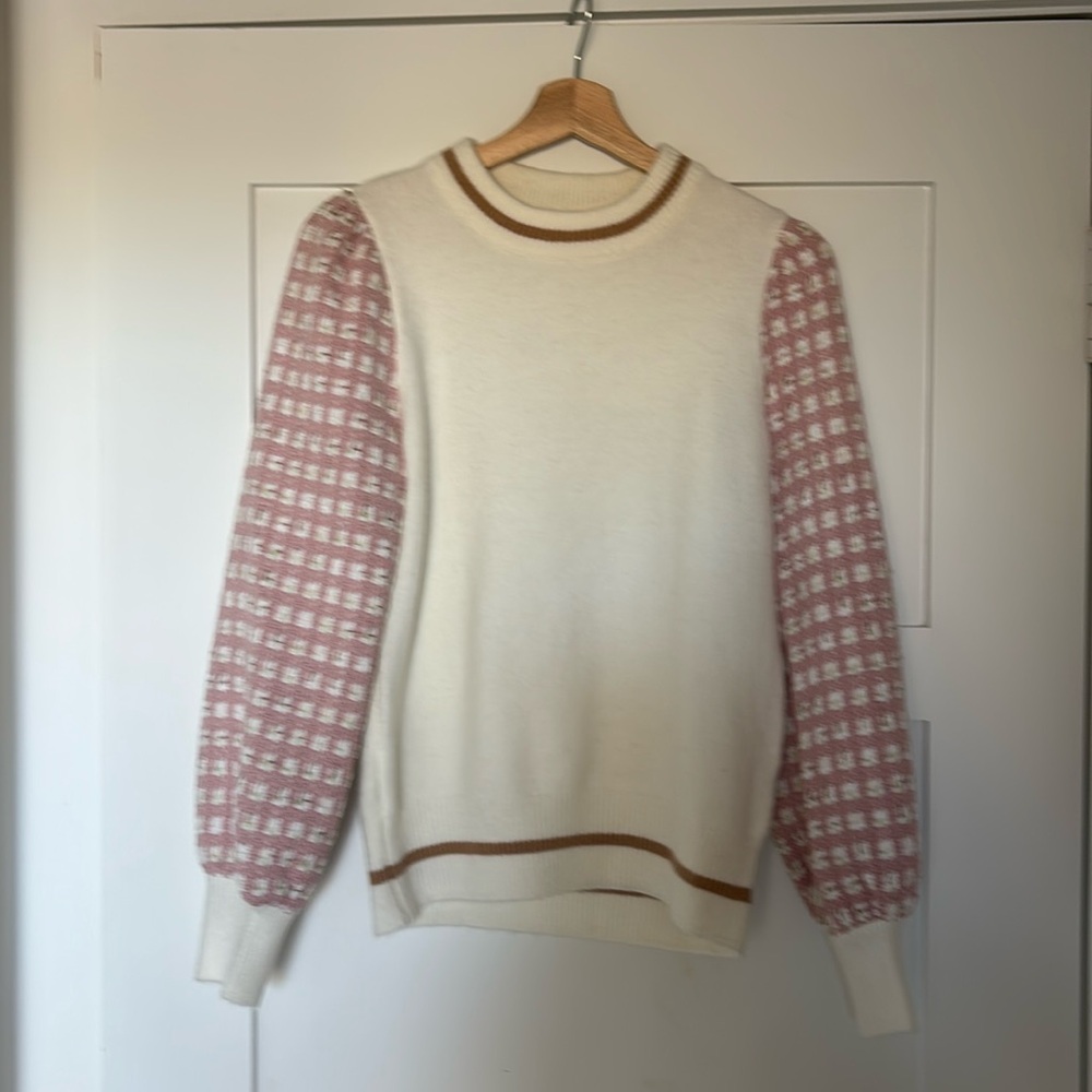 NWT THML Women’s small cream and pink tweed sleeve knit sweater